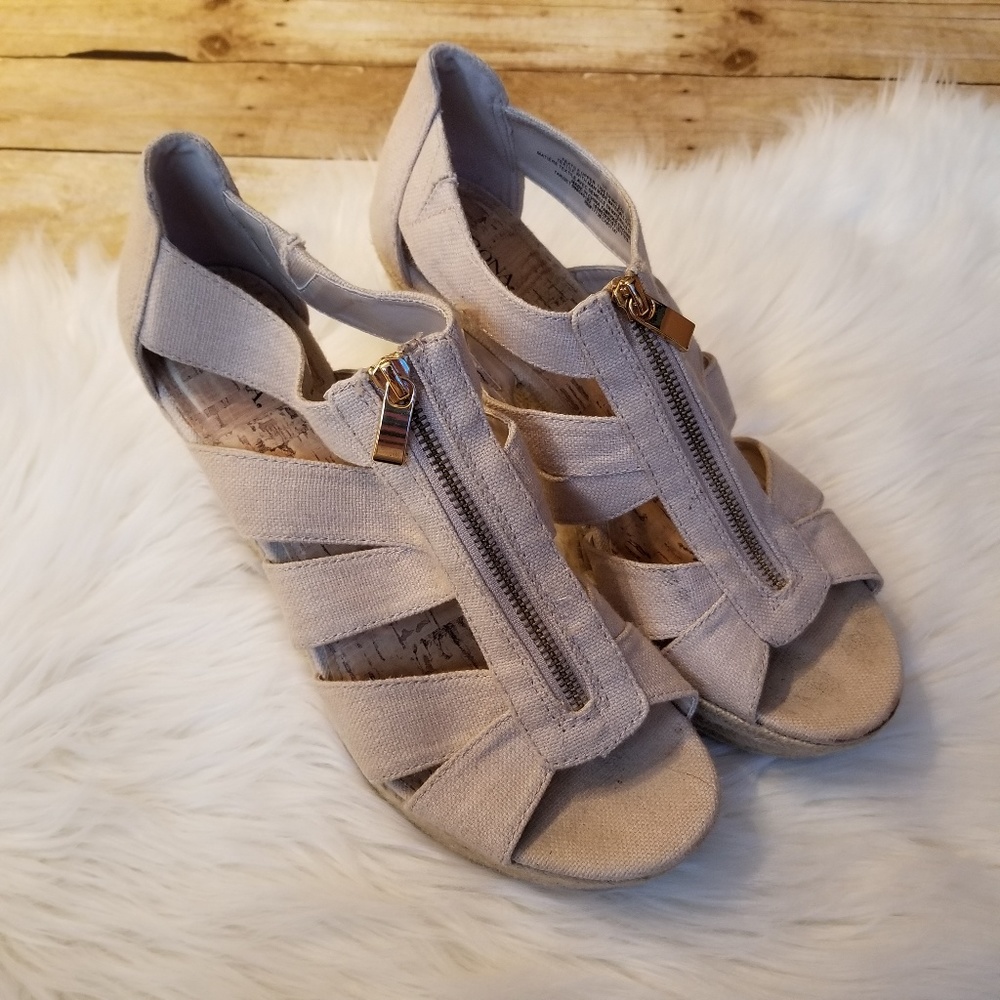 MERONA CUT OUT ZIPPER UP PEEP TOE WEDGE SANDALS